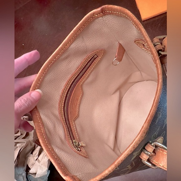 WOW POSHMARK - Authentic Louis Vuitton Bucket Bag - Picture 13 of 16